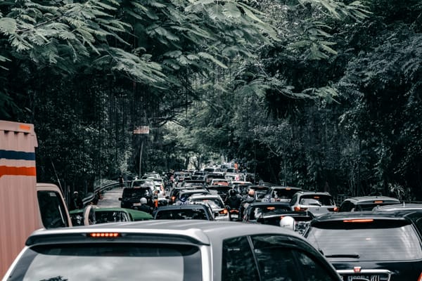 Alt: bottlenecked cars.  Photo by elwis musa tambuwun on Unsplash